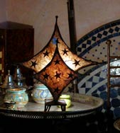 Lampe mit Hennabemalung und Mosaik-Tischplatten