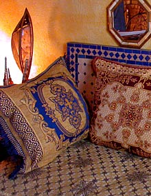 2 marokkanische Kissen